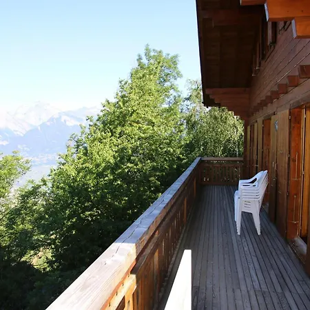 Near Le Bouvere Waterpark 木屋